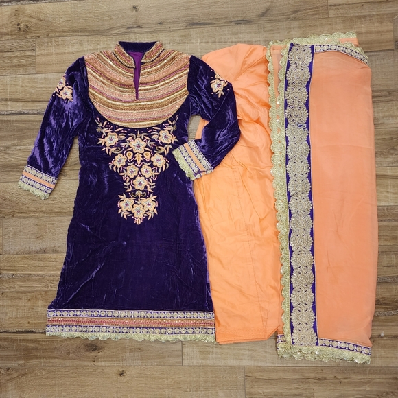 Indian punjabi suit with salwaar and dupatta - Picture 10 of 12